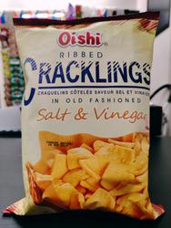 Oishi ribbed cracklings salt and vinegar 90g.